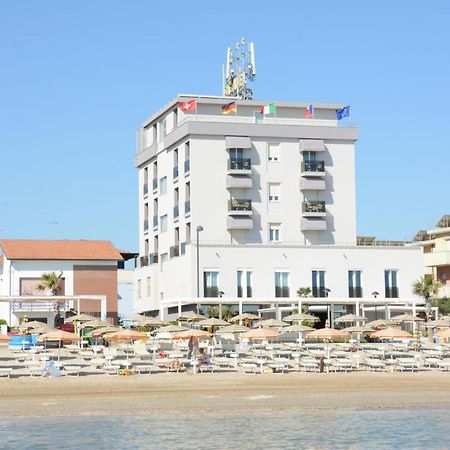 Hotel Caravel Marotta Buitenkant foto