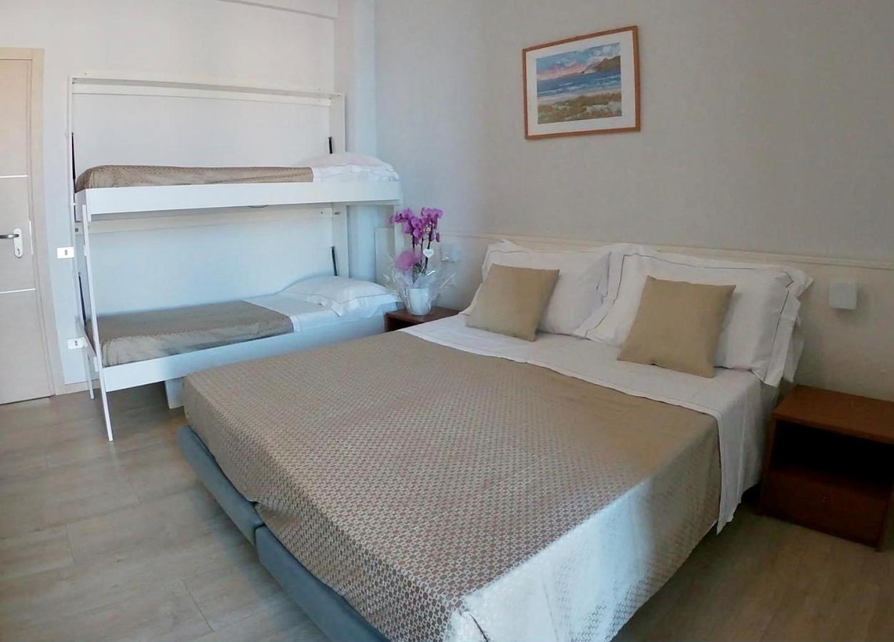 Hotel Caravel Marotta Buitenkant foto