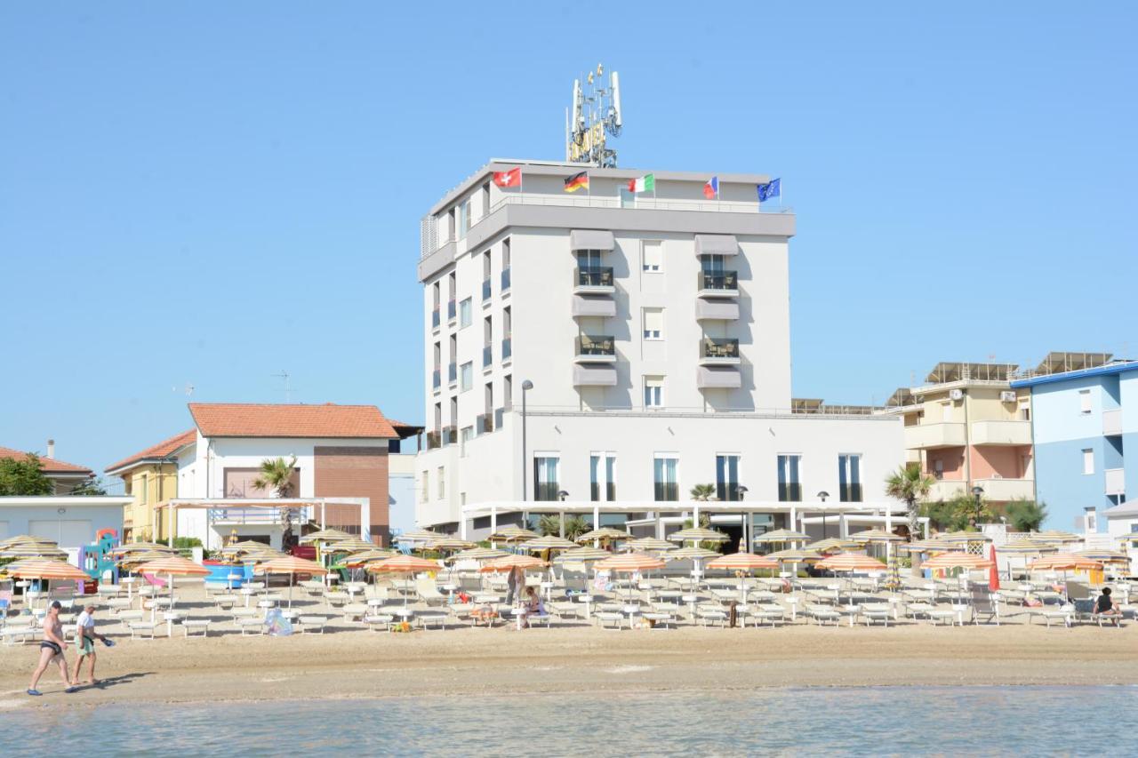 Hotel Caravel Marotta Buitenkant foto
