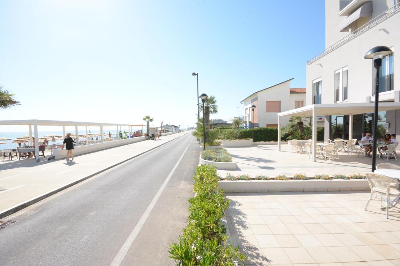 Hotel Caravel Marotta Buitenkant foto