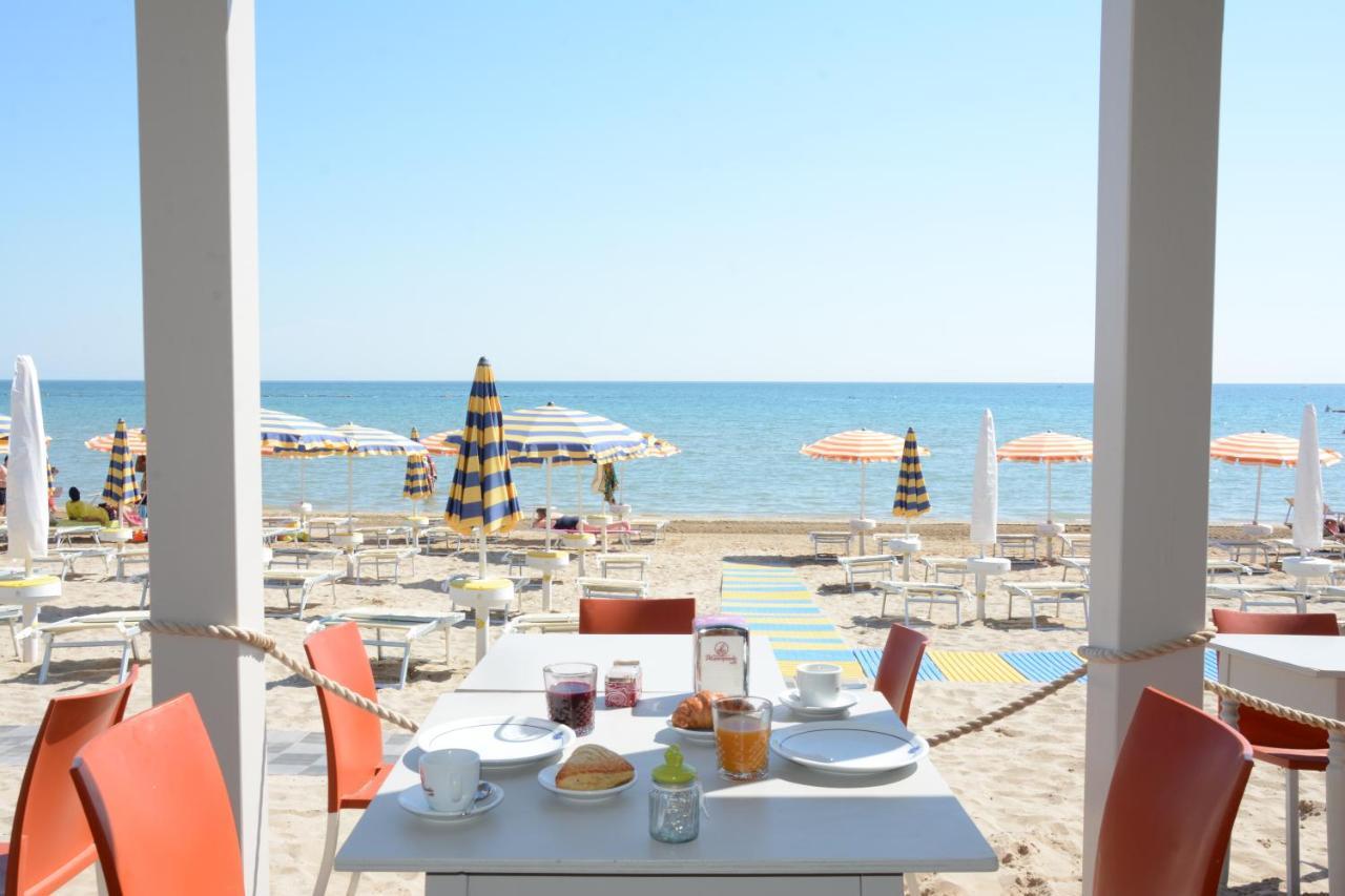 Hotel Caravel Marotta Buitenkant foto
