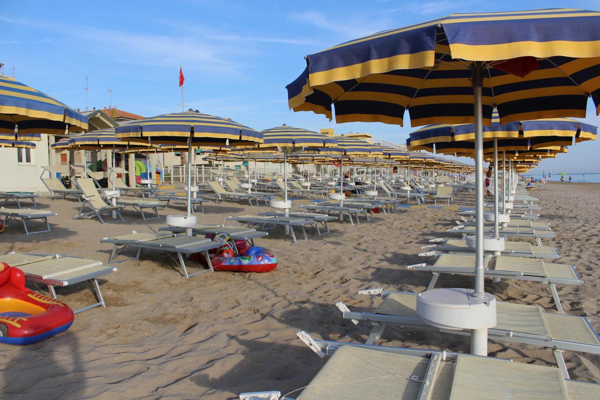 Hotel Caravel Marotta Buitenkant foto