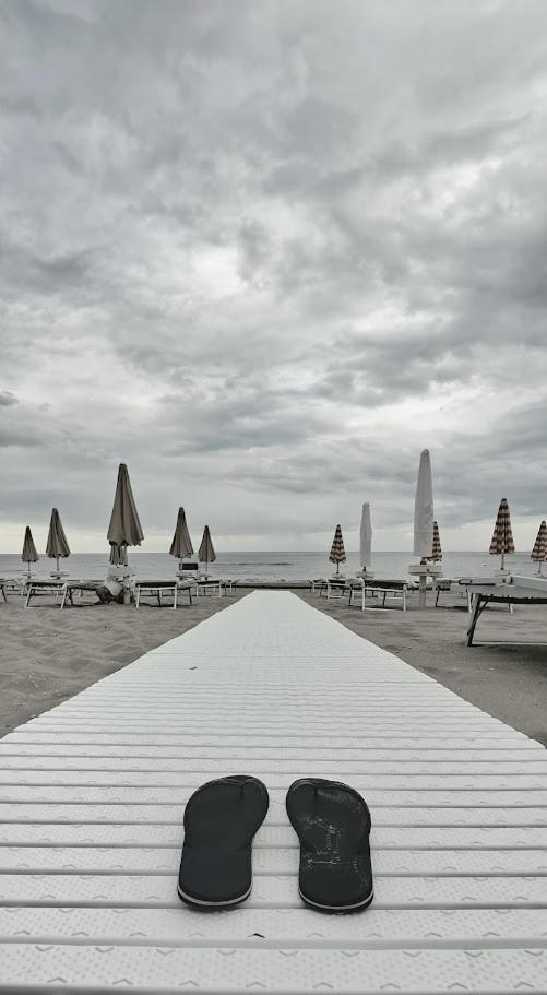 Hotel Caravel Marotta Buitenkant foto