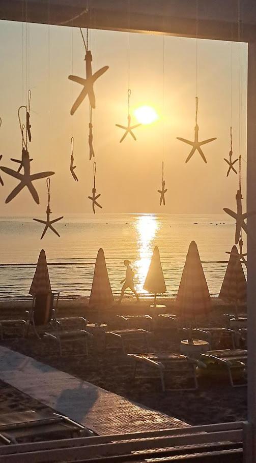 Hotel Caravel Marotta Buitenkant foto