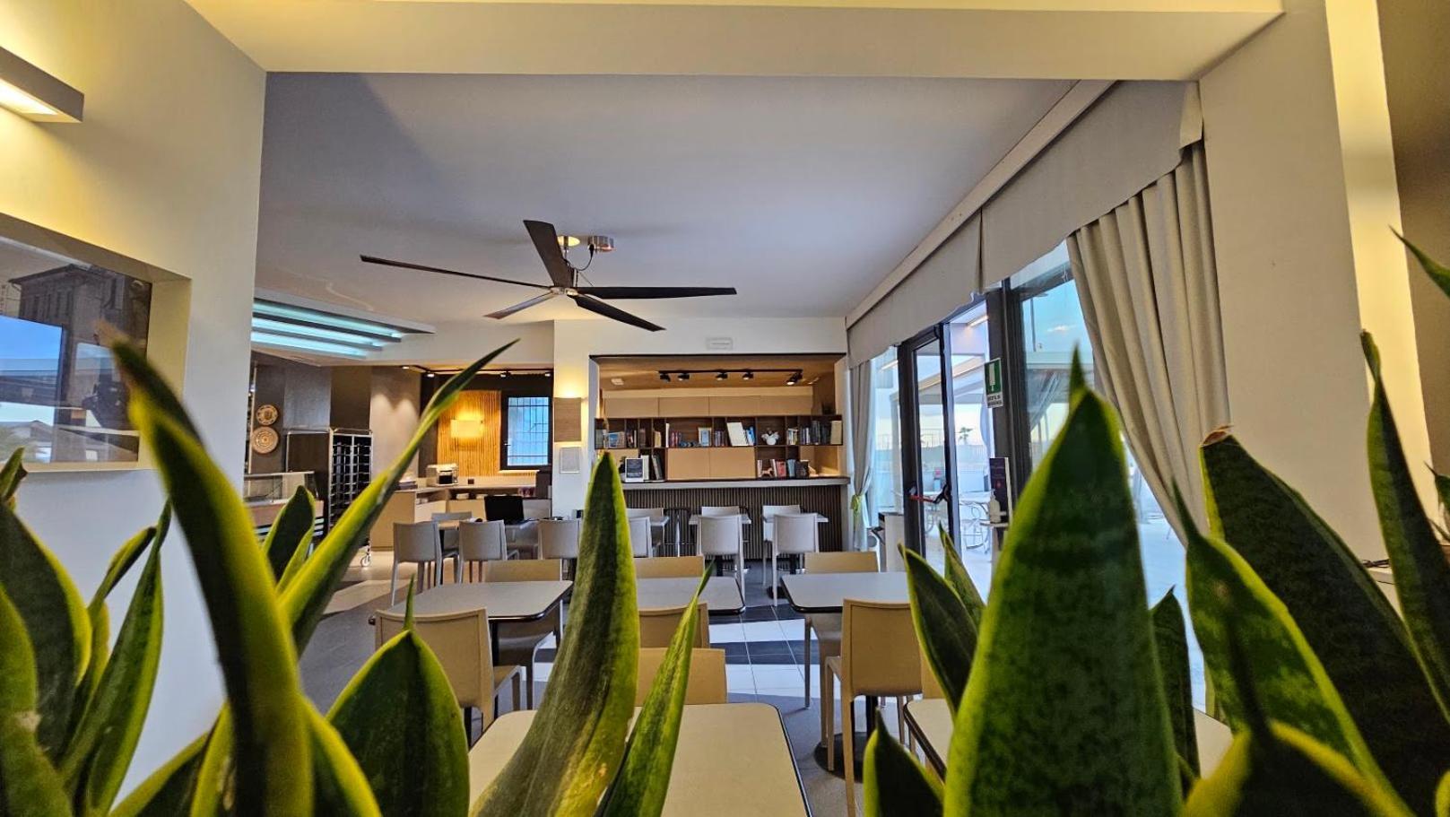 Hotel Caravel Marotta Buitenkant foto