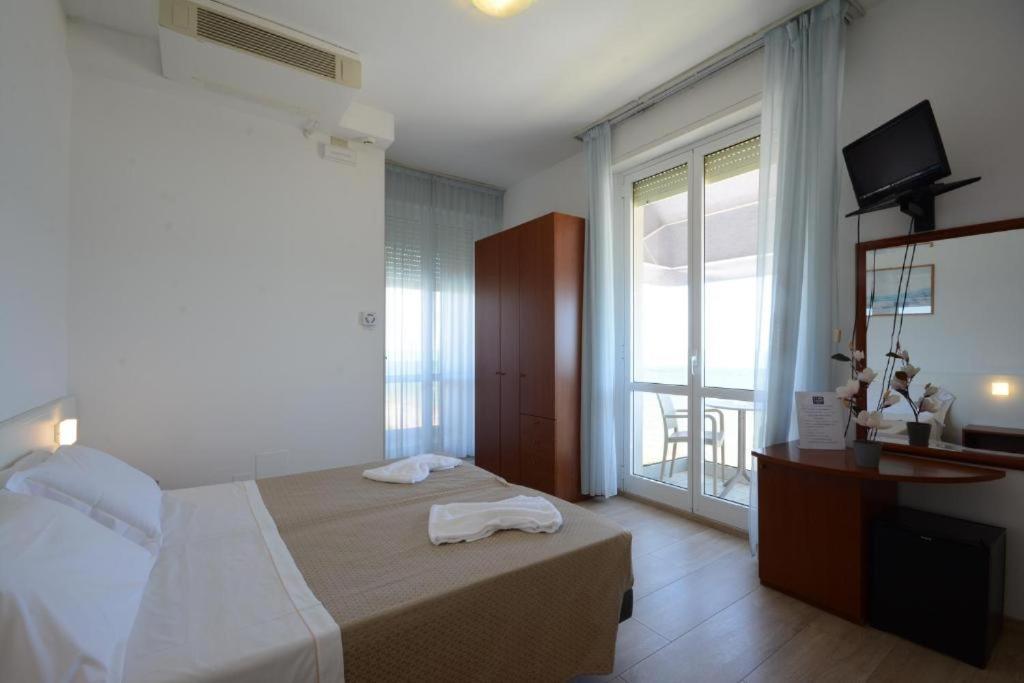 Hotel Caravel Marotta Buitenkant foto