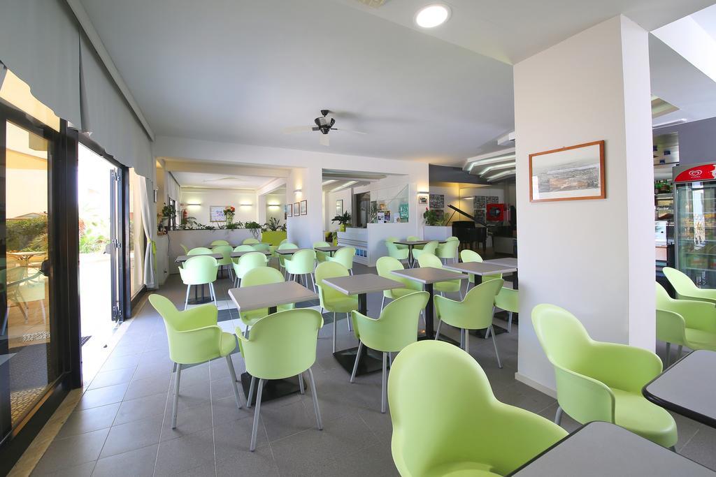 Hotel Caravel Marotta Buitenkant foto