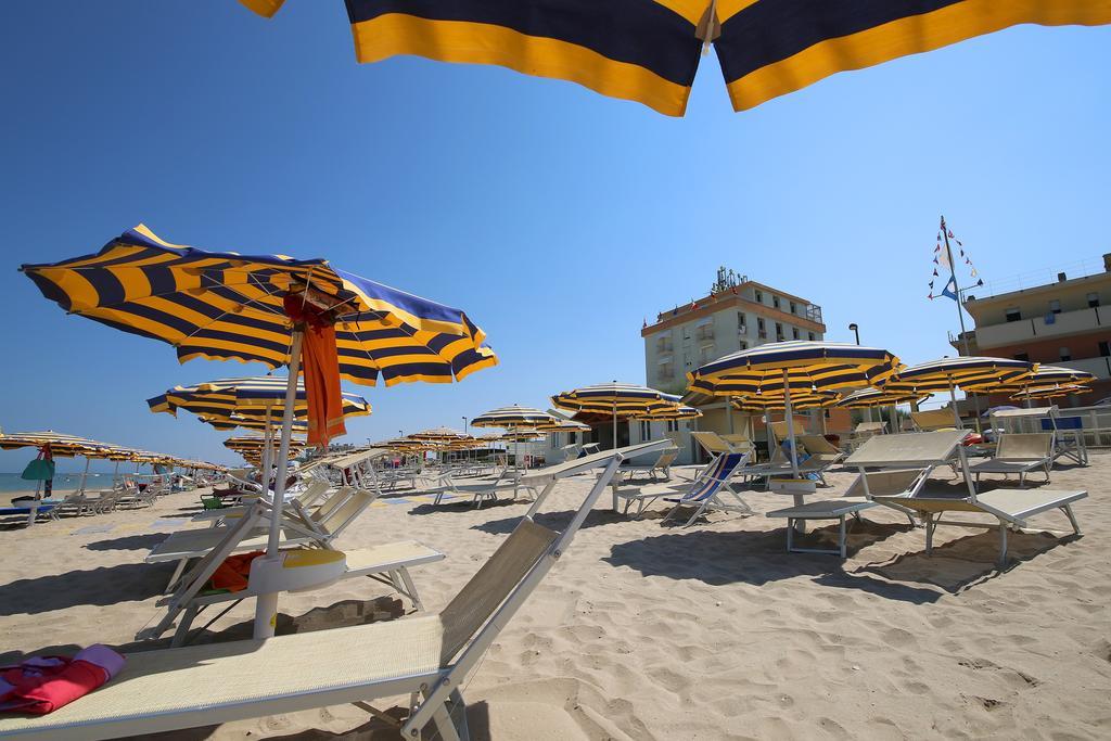 Hotel Caravel Marotta Buitenkant foto