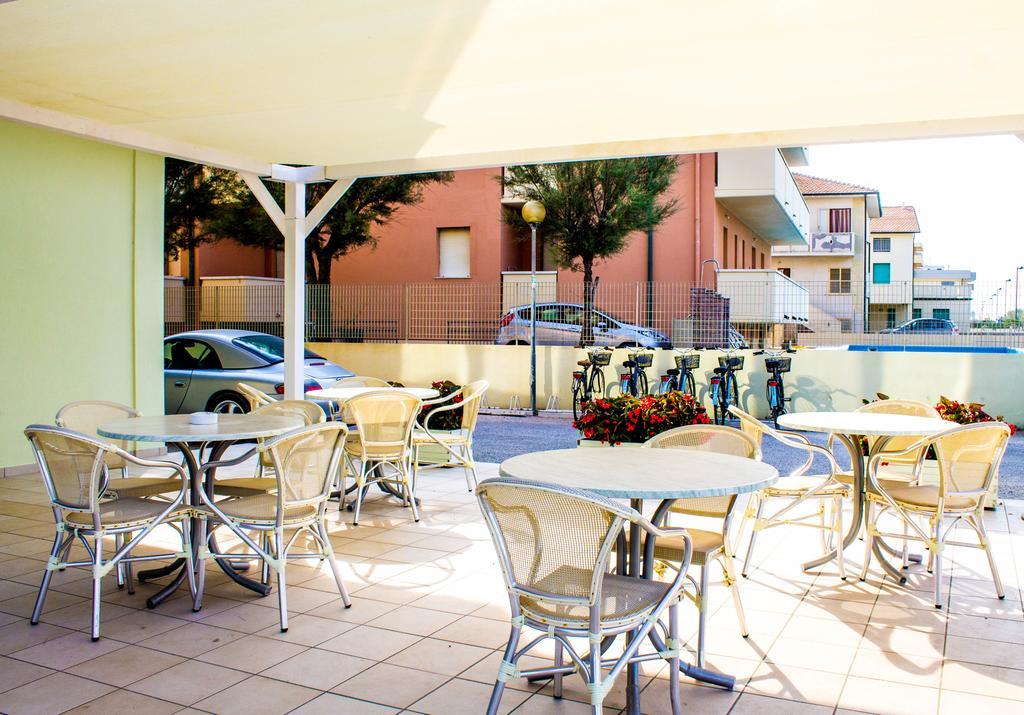 Hotel Caravel Marotta Buitenkant foto