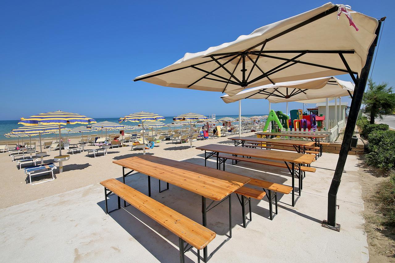 Hotel Caravel Marotta Buitenkant foto