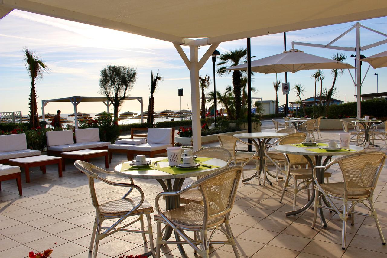 Hotel Caravel Marotta Buitenkant foto
