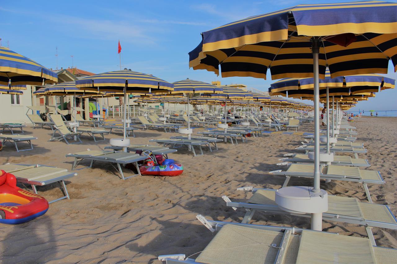 Hotel Caravel Marotta Buitenkant foto